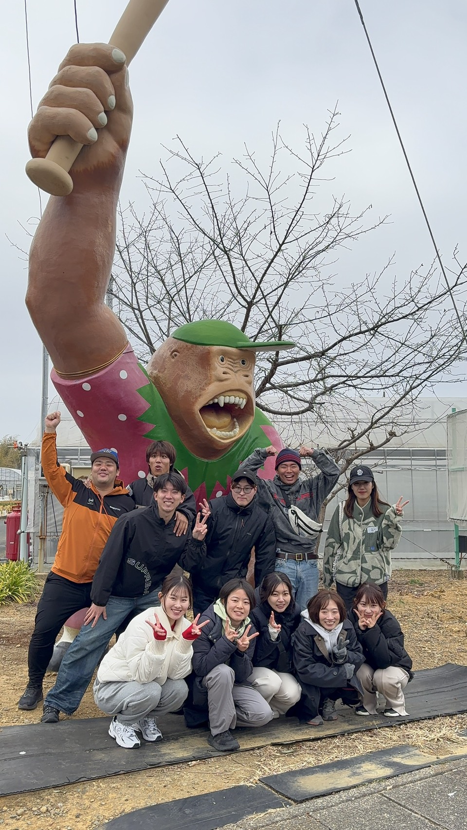 2/7 ハイキングといちご狩りの集合写真